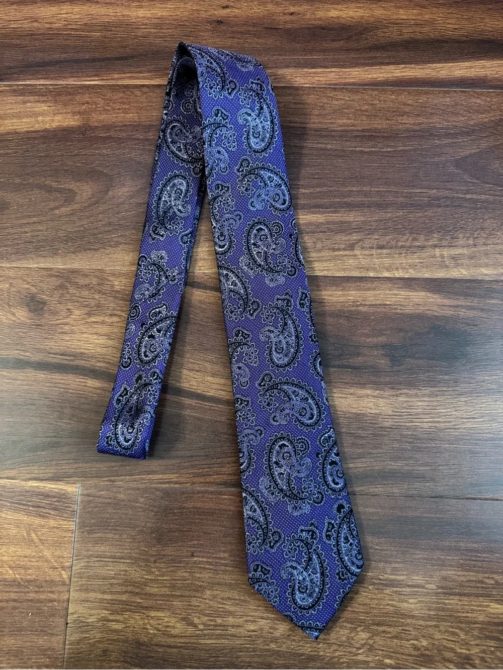 PRESWICK & MOORE Classic Purple Paisley Tie
